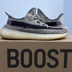 🚨ZYON YEEZYS🚨 • good as new • with box • authenticity card •
